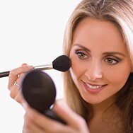 How to Choose and Apply Bronzer