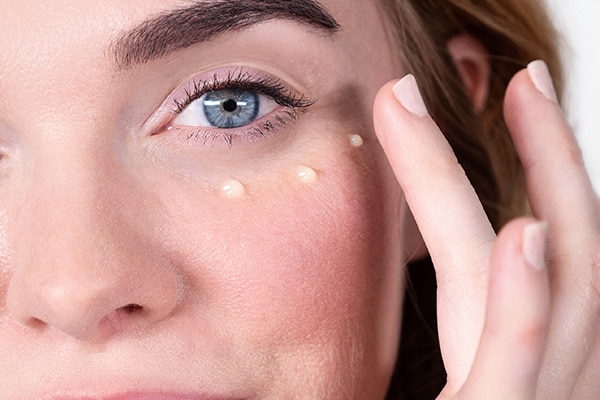 using retinol around eyes
